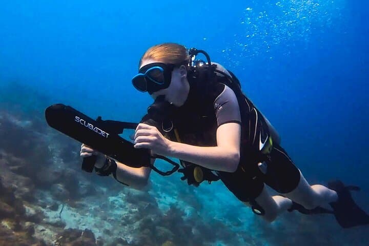 1 DPV dive at Director's Bay in Curacao