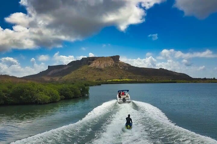 2 hour private boat tour - Spanish Waters, Swim Stop & Boarding