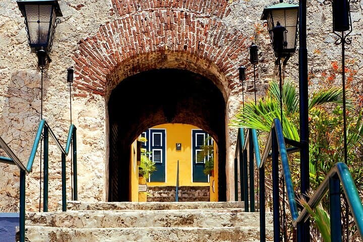 Curacao Short City Tour including Authentic Local Lunch Buffet