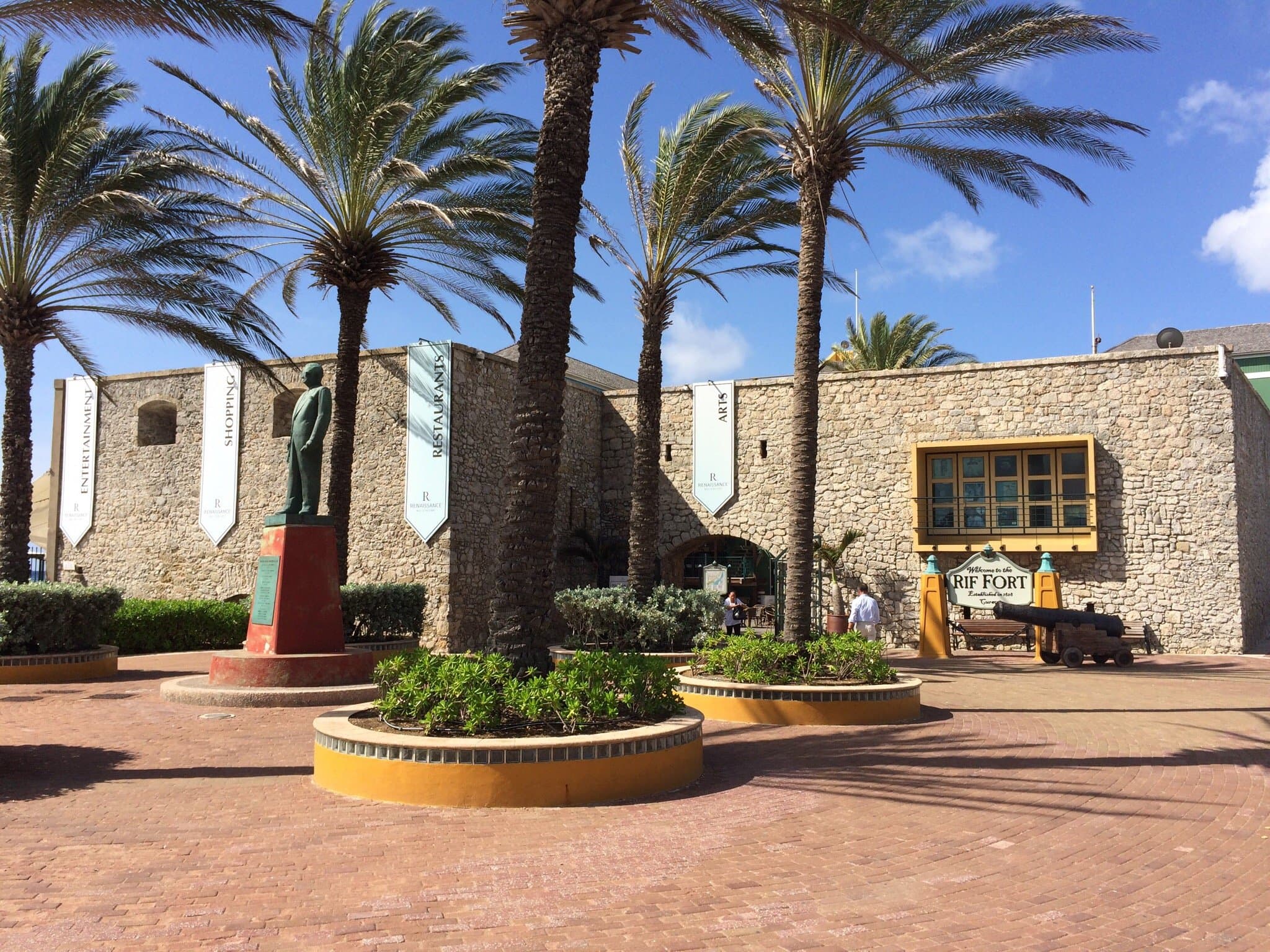 Renaissance Mall & Rif Fort
