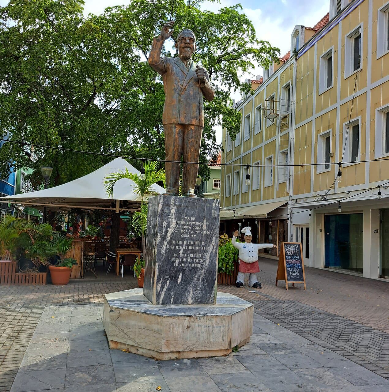 Statue Dr. Moises Frumencio Da Costa Gomez