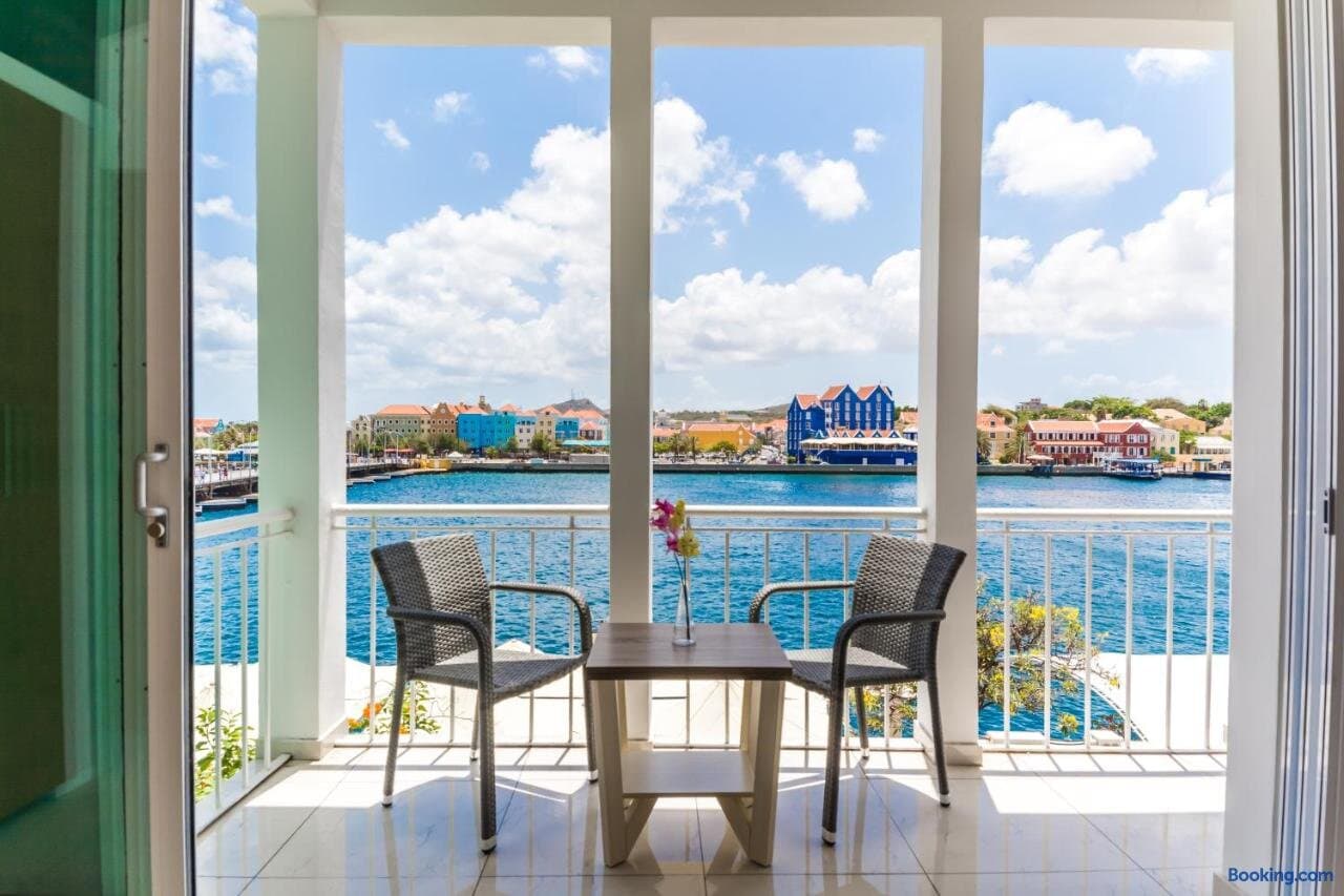 Blue Marlin Handelskade Apartments