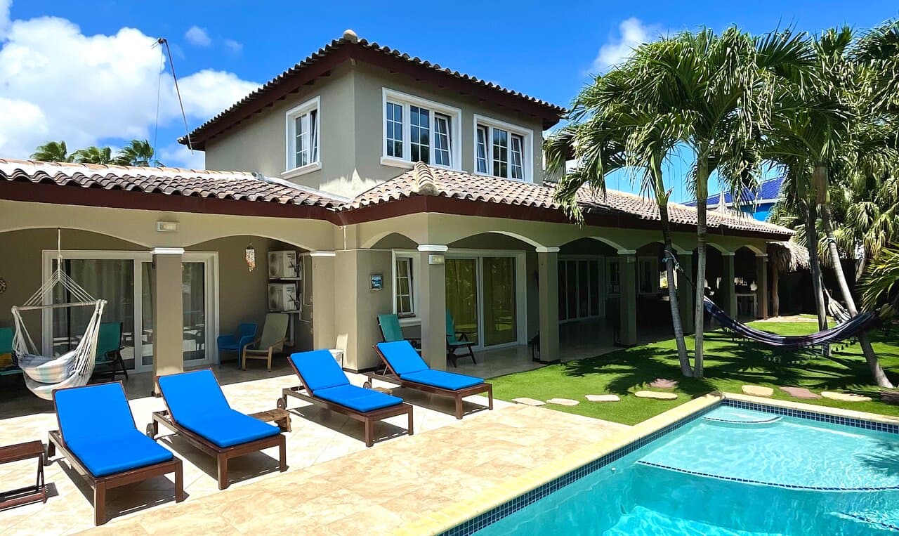 Hibiscus Beach House bed & breakfast