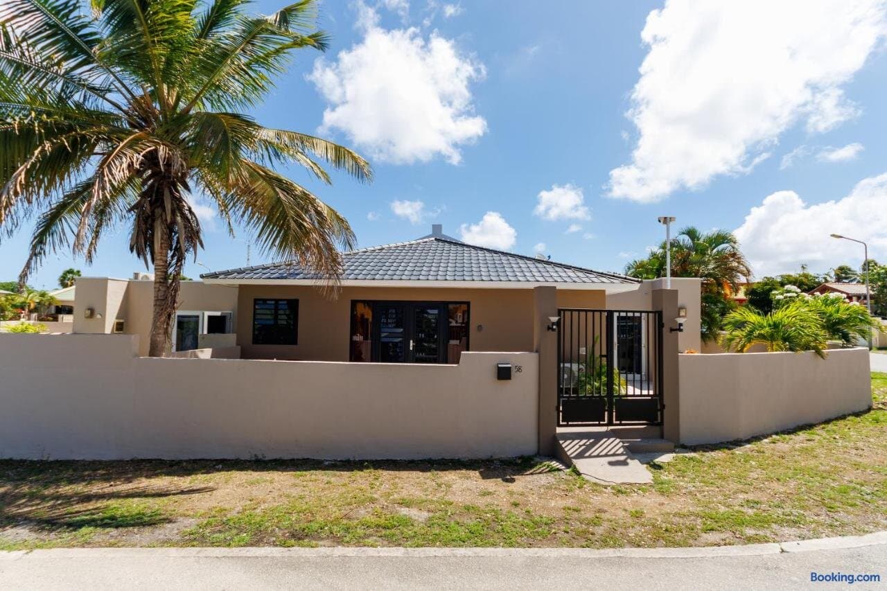 Las Palmeras Apartments