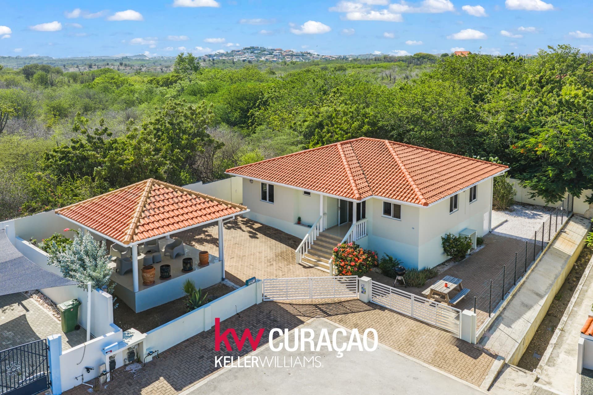 Investment Opportunity: 3-Bedroom Home in Marbella Estate, Jan Thiel
