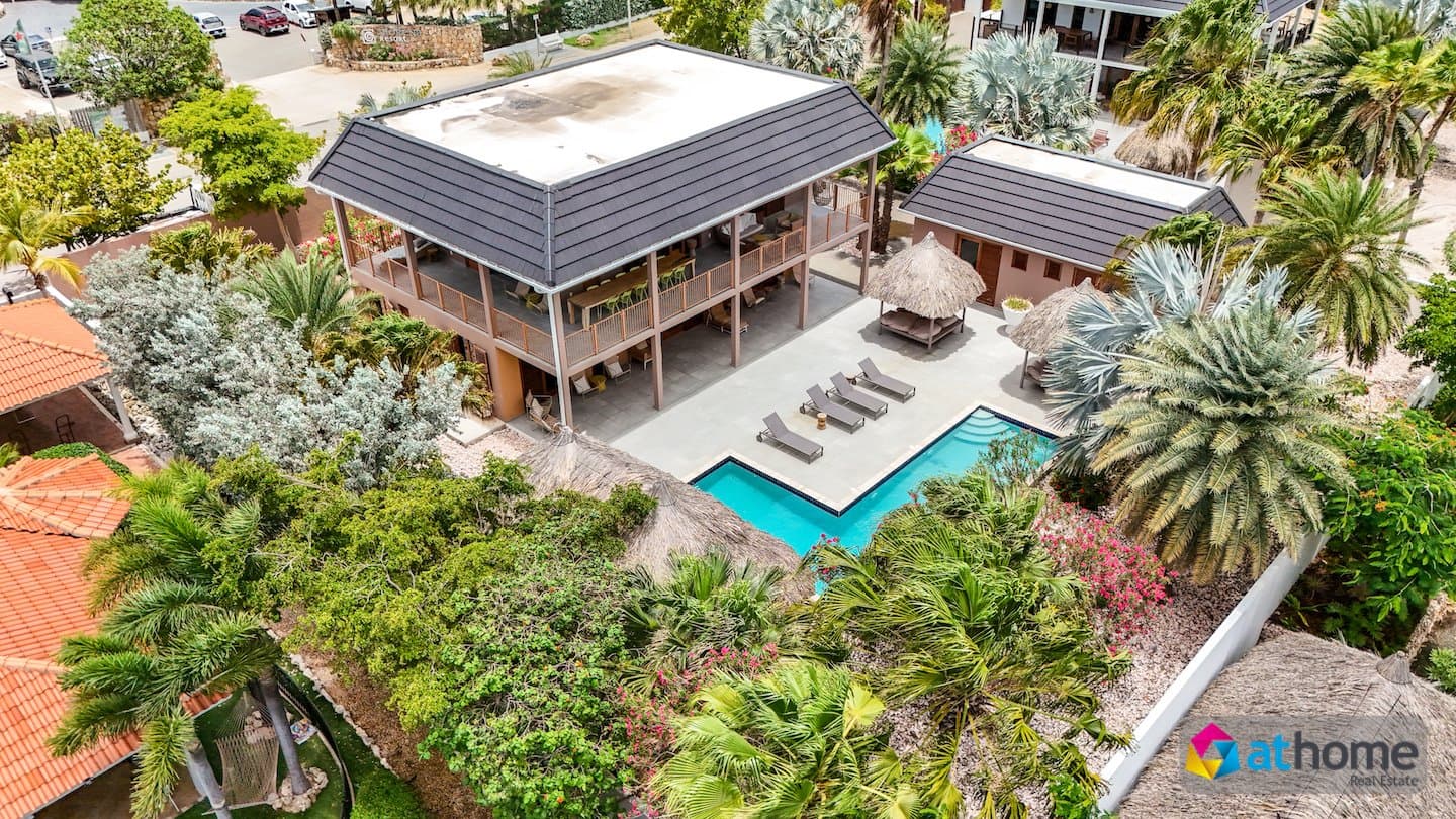 Exclusieve Villa met Appartementen en Zwembad te Vista Royal